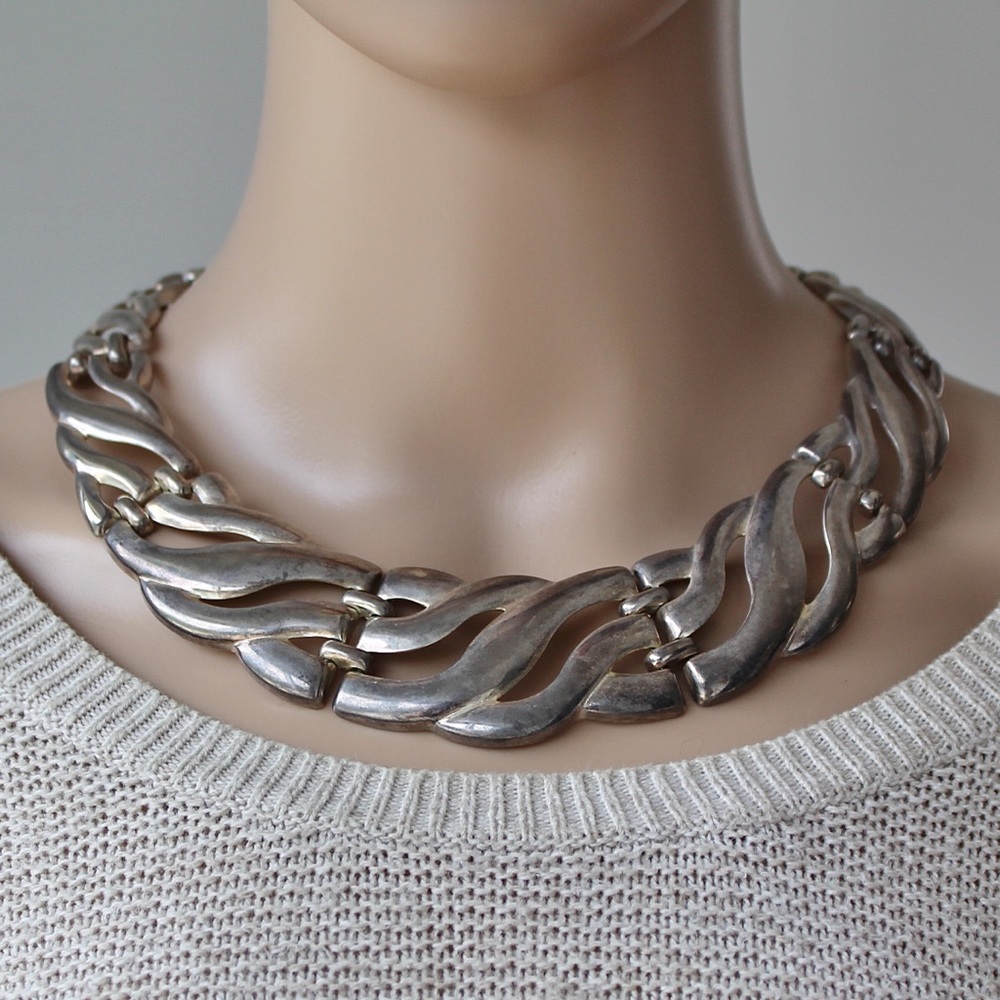 Vintage Silver Tone Collar Necklace Ribbed / Curved Panel Modernist Statement